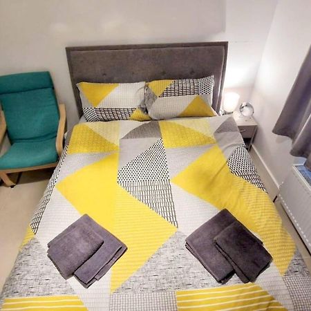 Вілла Modern 3-Bed House In Surrey Quays Лондон Екстер'єр фото